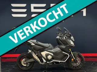 Honda Scooter X-ADV 750 Beugels Mistlampen Topkoffer Handvatverwarming Black on Black