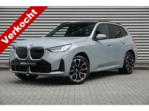 BMW X3 30e xDrive M-Sport | Panodak | Trekhaak | Memory | Driving Assistant | Iconic Glow |