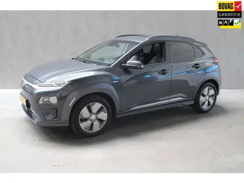 Hyundai Kona EV Premium 64 kWh SOH 92% Camera/Schuifdak/Trekhaak/
