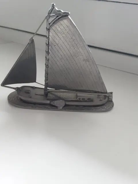 Mooi Skûtsje van tin.