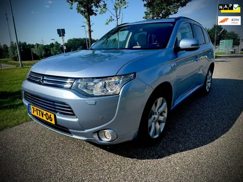 Mitsubishi Outlander 2.0 PHEV instyle+, ALLE OPTIE'S!! LAGE KM STAND!! NIEUWE APK