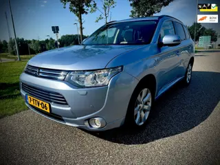 Mitsubishi Outlander 2.0 PHEV instyle+, ALLE OPTIE'S!! LAGE KM STAND!! NIEUWE APK