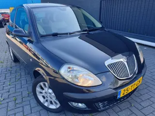 Lancia Ypsilon 1.4-16V Argento