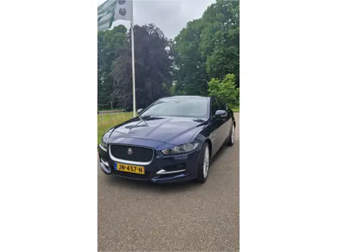 Jaguar XE 2.0 Portfolio, MOOI ROOD LEDER, VERWACHT