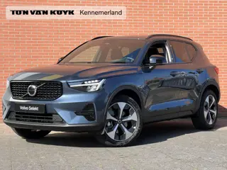 Volvo XC40 2.0 B4 Plus Dark Mild hybrid, Automaat, Panoramadak, Stoel- en stuurverwarming, Park assi
