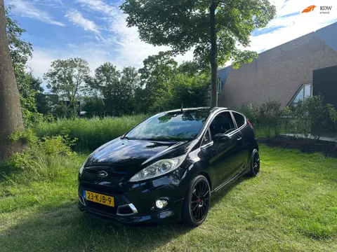 Ford Fiesta 1.6 Titanium Airco Akra Sfeer Vol!!!