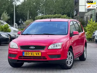 Ford Focus Wagon 1.4-16V Trend | Navigatie | Bluethooth | Airco | Parkeersensoren | Cruise control |