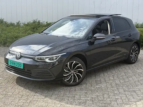 Volkswagen Golf VIII Lim. Life eTSI | Pano | Keyless | Sfeerverlichting | Stuurverwarming