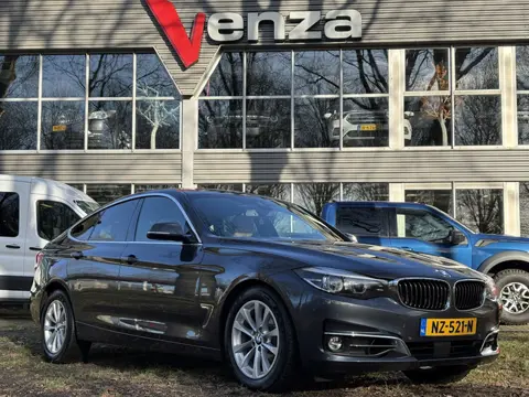 BMW 3-serie Gran Turismo 320i Luxury Line NL-AUTO / PANO / ADEPTIVE / NAVI / CAMERA