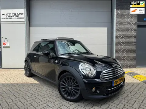 Mini 3-Deurs 1.6 Cooper 10 Years II [ Panoramadak | Cruise control | Navi | Leder | Bluetooth]