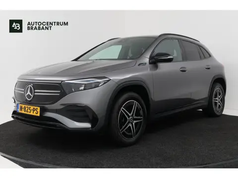 Mercedes-Benz EQA 250 Business Solution AMG 67 kWh (STOELVERWARMING, SFEERVERLICHTING, CAMERA, PARKE