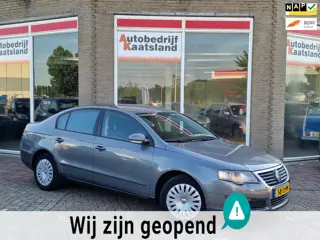 Volkswagen Passat 1.6 FSI Trendline - Navi - Clima - Cruise -