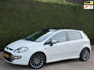 Fiat Punto Evo 1.3 M-Jet AIRCO/LEER/PDC/PANORAMADAK/LAGE KM!