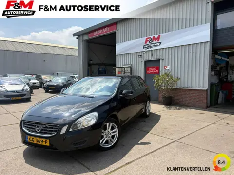 Volvo V60 1.6 T3 Kinetic Clima, cruise, pdc, trekhaak