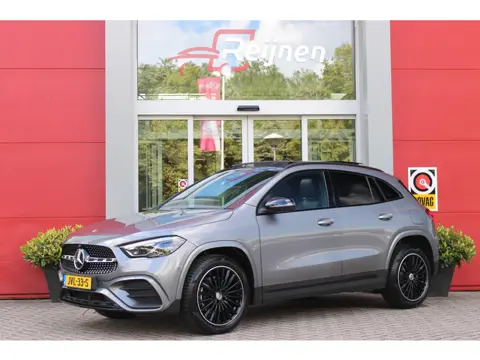 Mercedes-Benz GLA-klasse 250 e AMG Line | PANORAMISCH SCHUIF/KANTEL DAK | SFEER VERLICHTING | ELEKTR