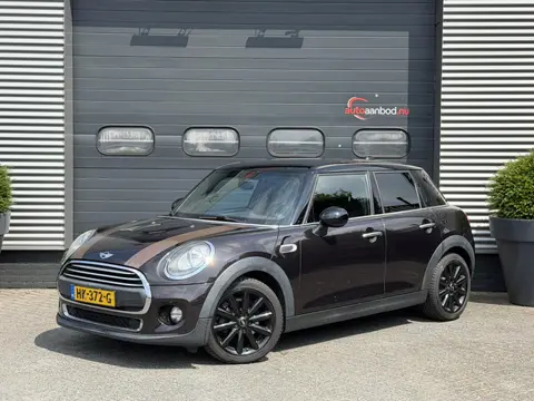 MINI 5-Deurs 1.2 One Salt Business | Navigatie | Parkeersensoren | Airco | 17 Inch Lichtmetalen Velg