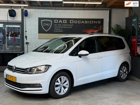 Volkswagen Touran 1.5 TSI Business CAMERA|AUTOMAAT|ADAPT CRUISE|PDC|TREKHAAK