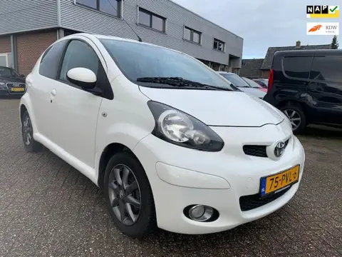 Toyota Aygo 1.0-12V Dynamic AUTOMAAT 2011 € 5.750,- 138.300 KM NAP