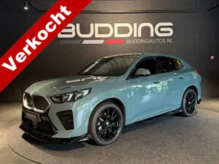 BMW iX2 eDrive20 67 kWh | M-performance | Camera | 20''inch