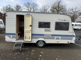 Hobby De Luxe 440 SF VASTBED TREINZIT TENT