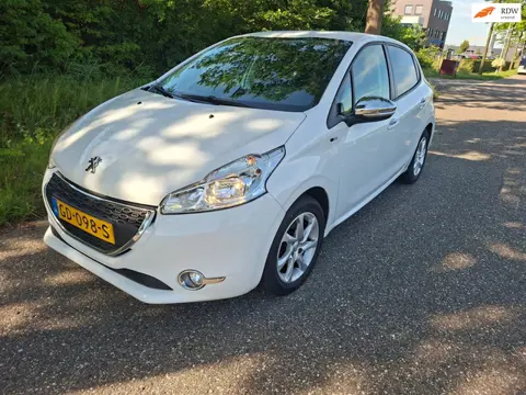Peugeot 208 1.2 PureTech Style heel leuk wagentje