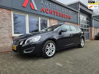 Volvo V60 1.6 T3 Momentum Trekhaak! Automaat! Dealer Onderhouden! Airco/Clima! Cruise Control!