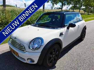 MINI 3-deurs 1.6 Cooper Chili ** NW MOTOR ** PANORAMADAK ** Sportstoelen ** Airco ** Cruise **