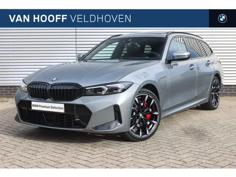 BMW 3 Serie Touring 330e xDrive M Sport Automaat / Panoramadak / Active Cruise Control / Adaptieve L