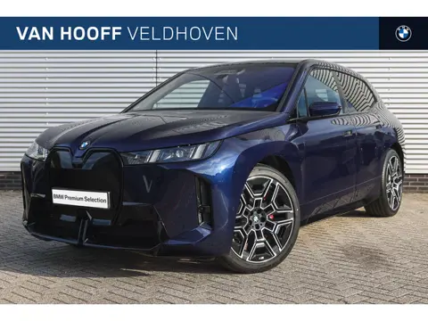 BMW iX xDrive45 M Sport / Panoramadak / Trekhaak / Soft-Close / Stoelventilatie / Parking Assisant P