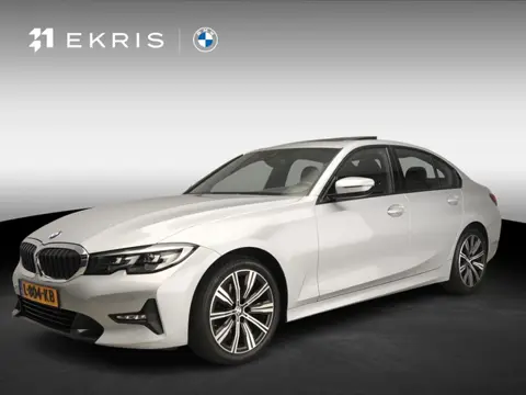 BMW 3-serie Sedan 320i | LED | Navigatie | Schuifdak | Sportstoelen | DAB | Hifi speakers | Alu 18 i