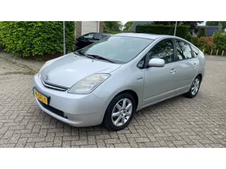 Toyota Prius 1.5 VVT-i Tech Edition
