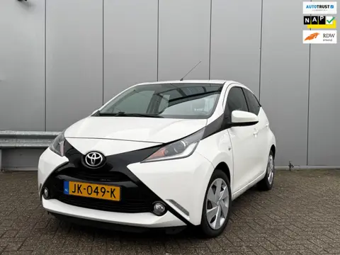 Toyota Aygo 1.0 VVT-i x-play | Airco | Bluetooth | Camera | 12 maanden garantie | 100% onderhouden