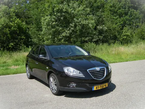 Lancia Delta 1.8-16V Di Platinum . 5 Drs . AUTOMAAT . Airco . Cruiscontrol . flippers op stuur . enz