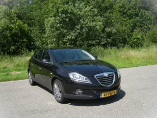 Lancia Delta 1.8-16V Di Platinum . 5 Drs . AUTOMAAT . Airco . Cruiscontrol . flippers op stuur . enz