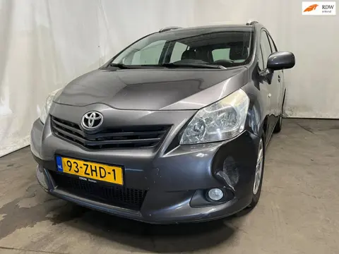 Toyota Verso 2.0 D-4D Business 7p. - Schade