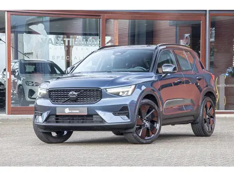 VOLVO XC40 2.0 B3 PLUS BLACK EDITION