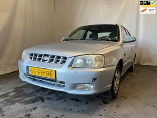 Hyundai Accent 1.5i GLS - Motormanagementlamp - Olie lek - Schade