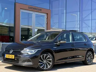 Volkswagen Golf 1.5 TSI 1st Edition | Pano | Stoel/Stuurverwarming | ACC | Massage | Memory | Sfeerv
