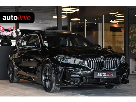 BMW 1-serie 120i M-Sport, Pano, Led, Sfeer, Virtual, Leder, Camera!