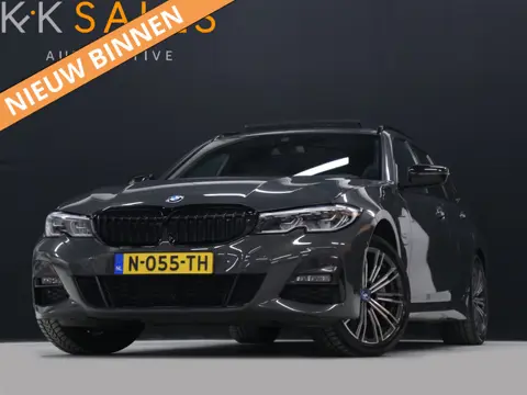 BMW 3 Serie Touring 330e xDrive M Sport [SCHUIFKANTELDAK, TREKHAAK, APPLE CARPLAY, ANDROID, CAMERA, 