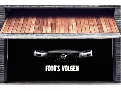 Volvo XC40 T4 191PK Momentum Pro | Trekhaak | Camera Achter | Standkachel | PDC V+A | Stoel Verwarm.