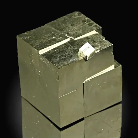 BOVENKANT! Pyriet kristallen cluster - 4.7×4.2×4.3 cm - 340