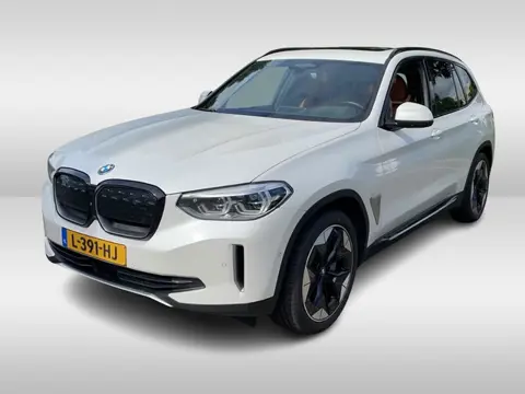 BMW iX3 High Executive 80 kWh / Trekhaak / Panoramadak / Camera / Head-up / 20'' / Leder / Harman Ka