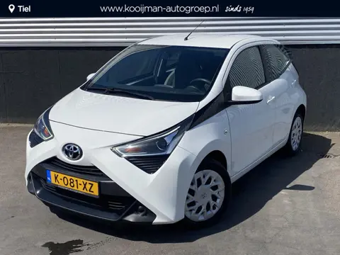 Toyota Aygo 1.0 VVT-i x-play Apple Carplay/Android Auto, achteruitrij camera, airconditioning, Neder