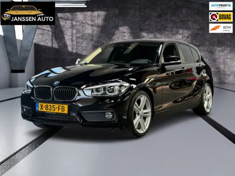 BMW 1-serie 118i Centennial High Executive | Navi | Stoelverwarming | Automaat | 18 Inch