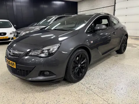OPEL ASTRA GTC 1.4 T SPORT 140pk Airco ECC PDC LM18 Helf Leder