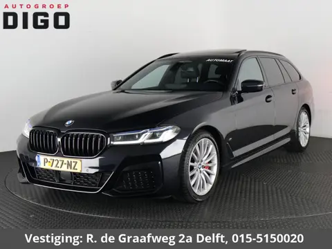 BMW 5-serie Touring 530i Business Edition Plus | Schuif-/Kanteldak | Navigatie | Camera | Leder |