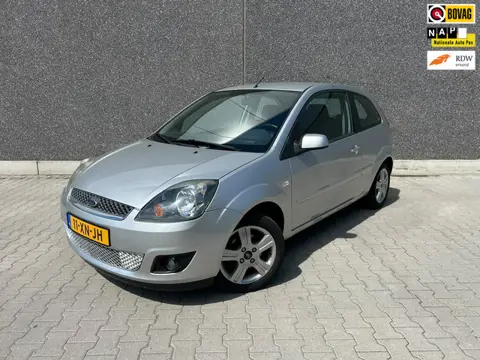 Ford Fiesta 1.4-16V Futura | AIRCO: IJSKOUD | AUX | ELEK RAMEN + SPIEGELS | 4 NIEUWE BANDEN | AFLEVE