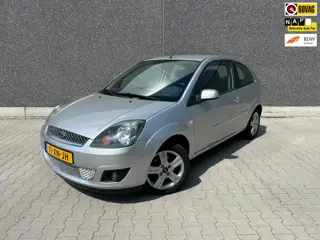 Ford Fiesta 1.4-16V Futura | AIRCO: IJSKOUD | AUX | ELEK RAMEN + SPIEGELS | 4 NIEUWE BANDEN | AFLEVE