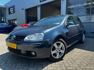 Volkswagen Golf 1.6 FSI Trendline (Trekhaak, Apple Carplay, Goed Onderhouden)